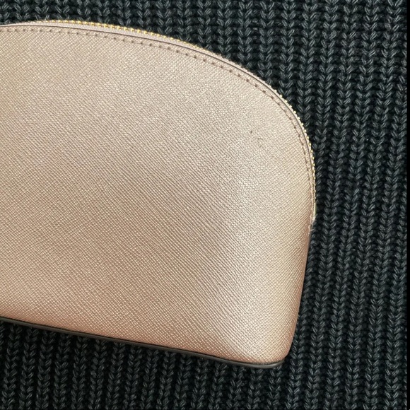 Michael Kors Pouch - Picture 16 of 16